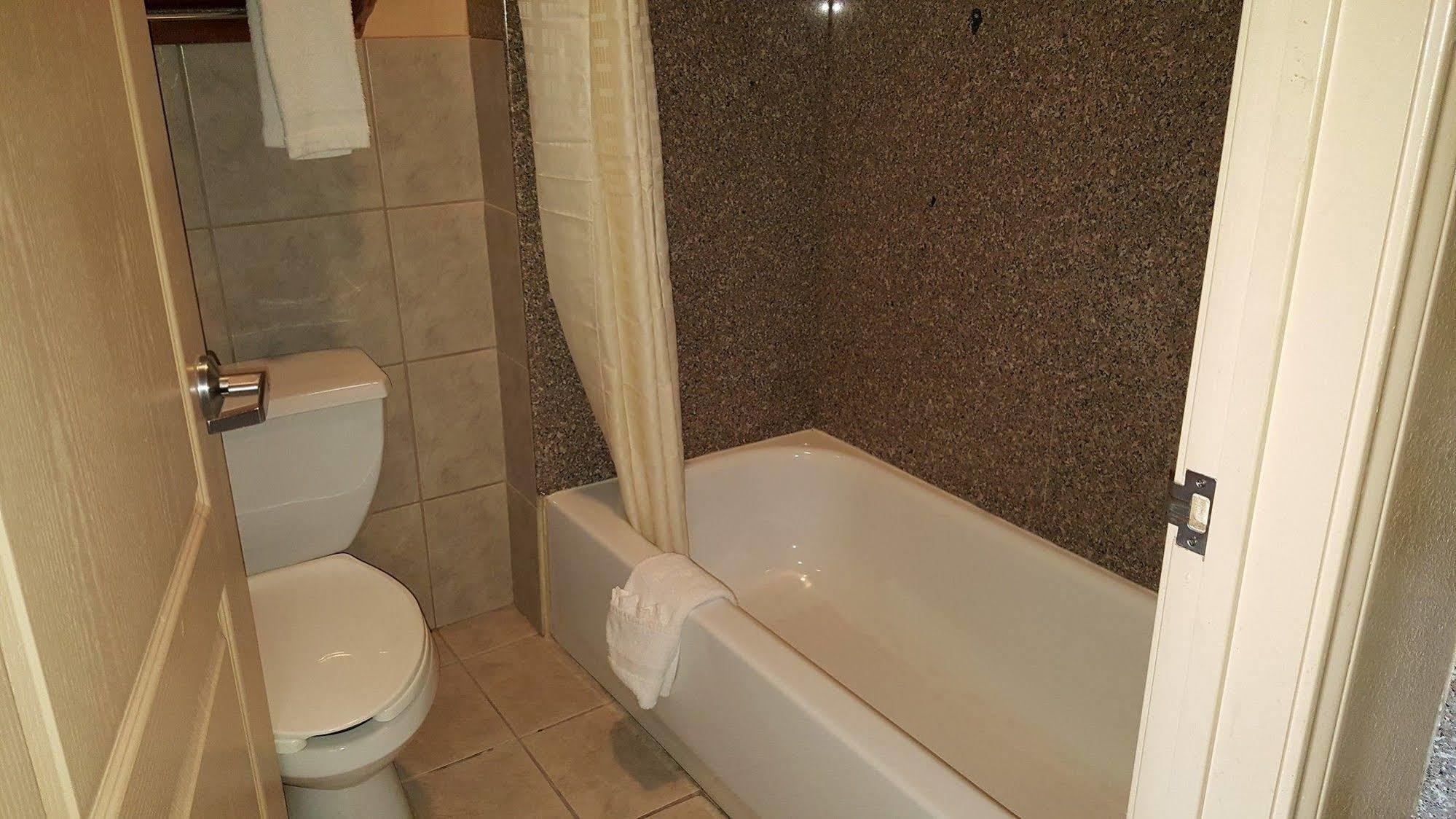 Budgetel Inn And Suites Hearne ภายนอก รูปภาพ
